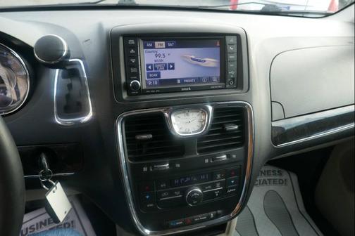 2013 Chrysler Town & Country Touring