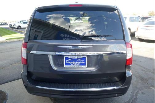 2016 Chrysler Town & Country Touring-L