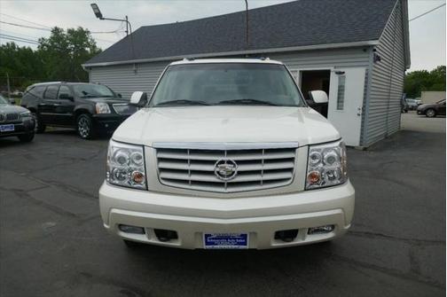 2005 Cadillac Escalade Base