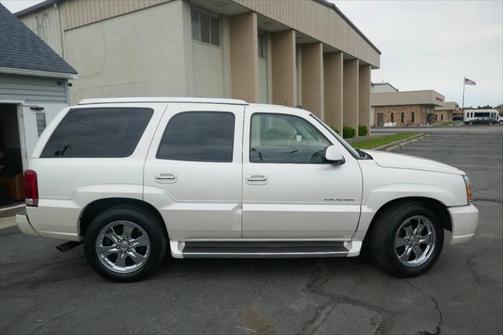 2005 Cadillac Escalade Base