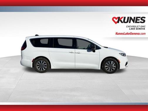 2024 Chrysler Pacifica Hybrid Select