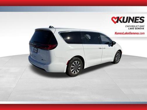 2024 Chrysler Pacifica Hybrid Select