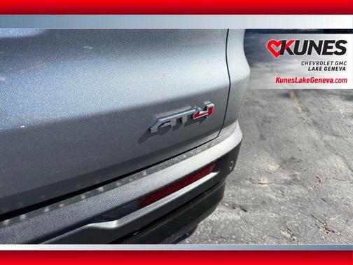 2026 GMC Acadia AWD AT4