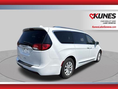 Bright White Clearcoat 2019 Chrysler Pacifica Touring L