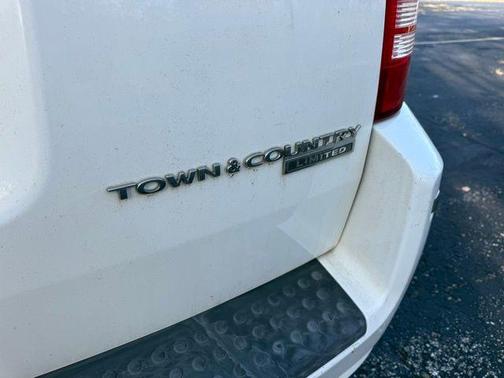 2010 Chrysler Town & Country Limited