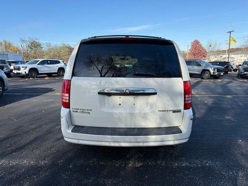 2010 Chrysler Town & Country Limited