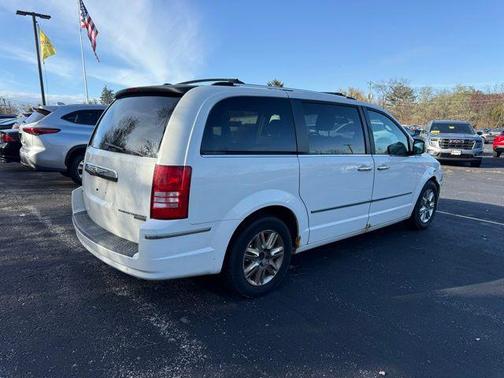 2010 Chrysler Town & Country Limited