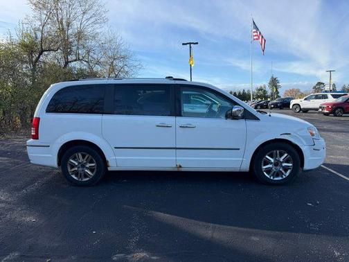 2010 Chrysler Town & Country Limited