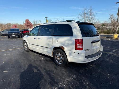 2010 Chrysler Town & Country Limited