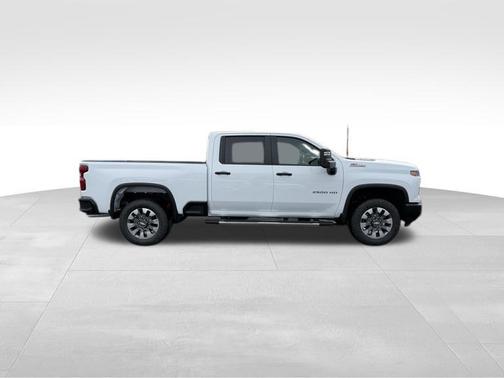 Summit White 2026 Chevrolet Silverado 2500 Custom