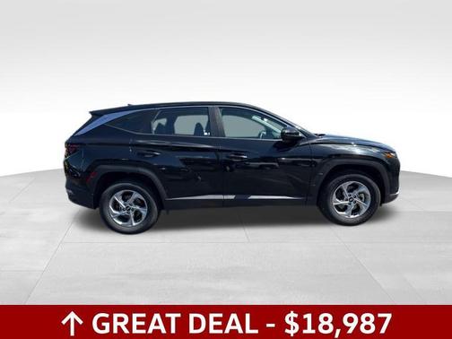 2023 Hyundai TUCSON SE