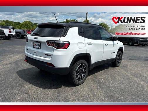 Bright White Clearcoat 2025 Jeep Compass Trailhawk