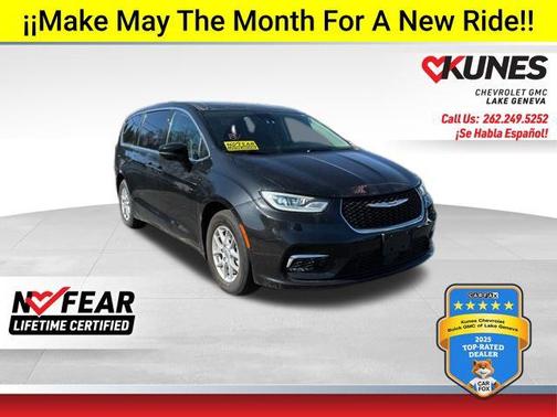 Brilliant Black Crystal Pearlcoat 2024 Chrysler Pacifica Touring L