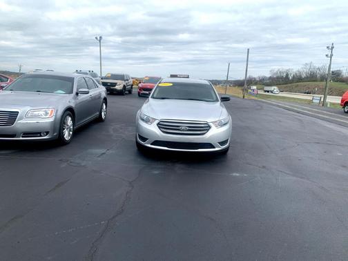 2017 Ford Taurus SE