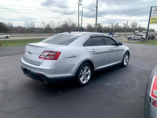 2017 Ford Taurus SE