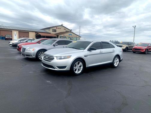 2017 Ford Taurus SE
