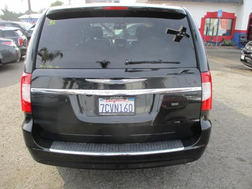 Brilliant Black Crystal Pearlcoat 2014 Chrysler Town & Country Touring-L