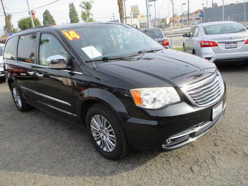 Brilliant Black Crystal Pearlcoat 2014 Chrysler Town & Country Touring-L
