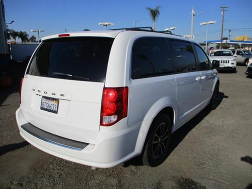 White Knuckle Clearcoat 2018 Dodge Grand Caravan GT