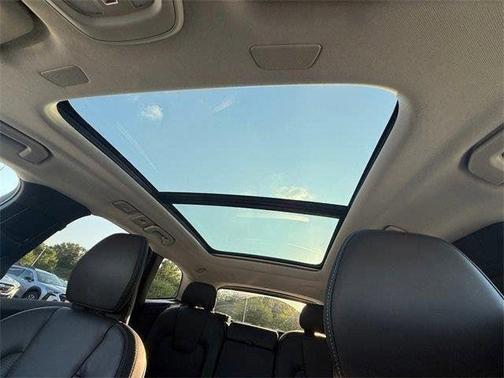 2023 Volvo XC60 B6 Ultimate Dark Theme