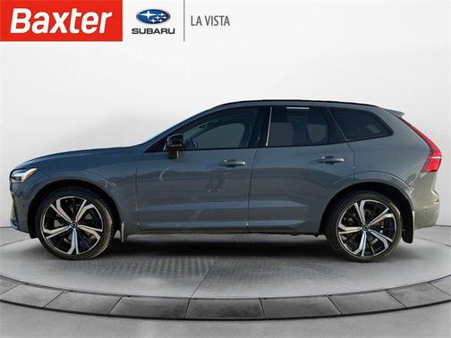2023 Volvo XC60 B6 Ultimate Dark Theme