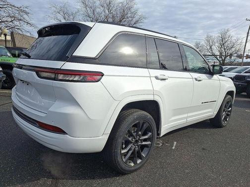 Bright White Clearcoat 2026 Jeep Grand Cherokee Limited
