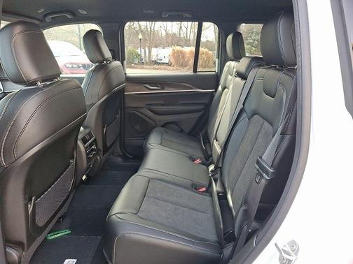 Bright White Clearcoat 2026 Jeep Grand Cherokee Sport