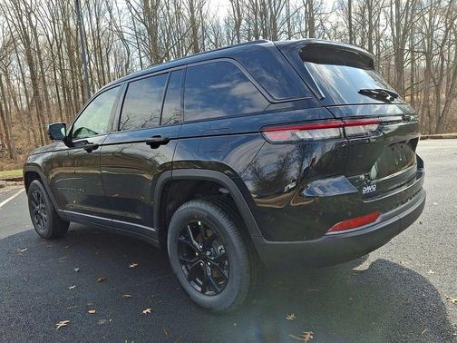 Diamond Black 2026 Jeep Grand Cherokee Laredo