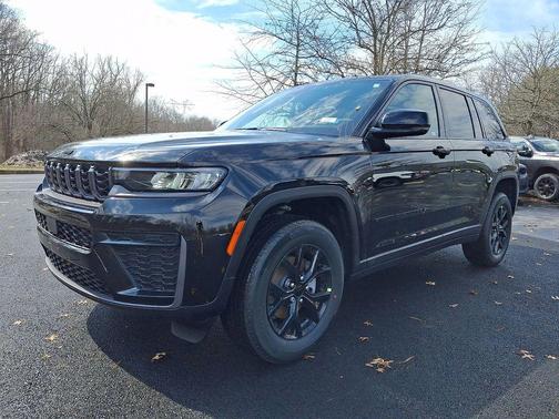 Diamond Black 2026 Jeep Grand Cherokee Laredo