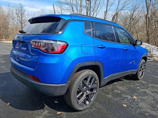 Hydro Blue Pearlcoat 2026 Jeep Compass Latitude