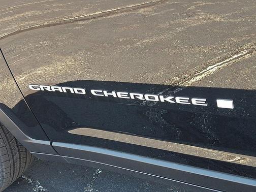 Diamond Black 2026 Jeep Grand Cherokee Laredo X
