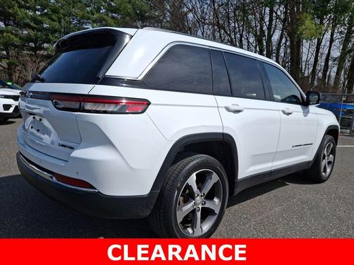 Bright White Clearcoat 2023 Jeep Grand Cherokee Limited