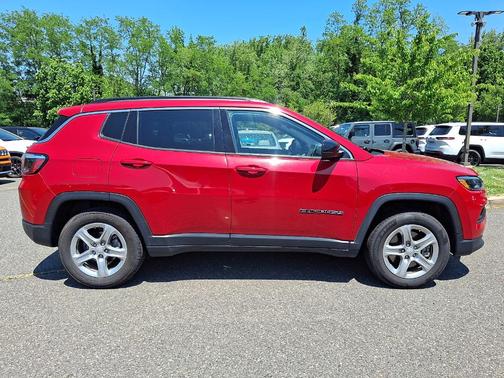 Red Line 2024 Jeep Compass Latitude
