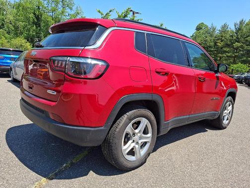 Red Line 2024 Jeep Compass Latitude