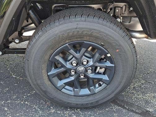 Black Clearcoat 2026 Jeep Gladiator 85th Anniversary Edition