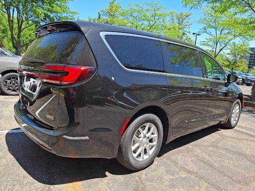 PXJ 2027 Chrysler Pacifica SELECT