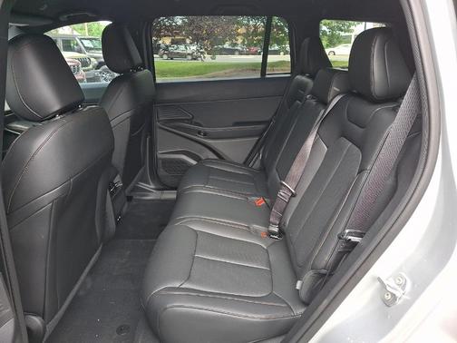 Silver Zynith Clearcoat 2026 Jeep Cherokee LAREDO/LIMITED