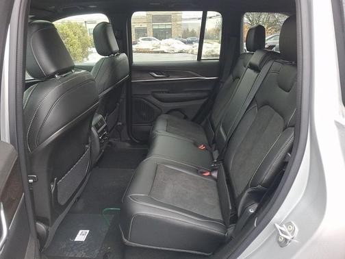 Silver Zynith 2026 Jeep Grand Cherokee Laredo