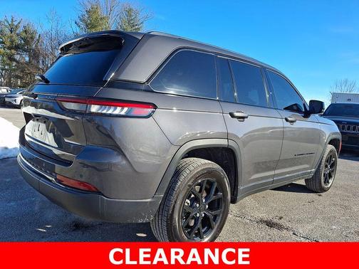 Metallic 2025 Jeep Grand Cherokee Laredo
