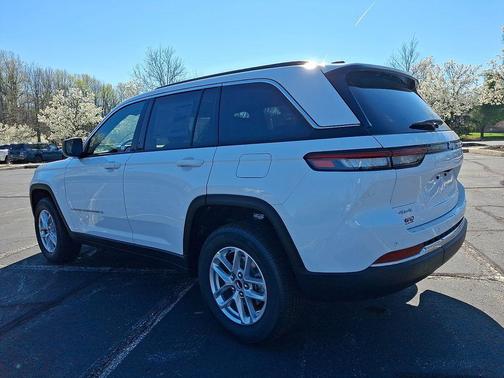 Bright White Clearcoat 2026 Jeep Grand Cherokee Laredo X