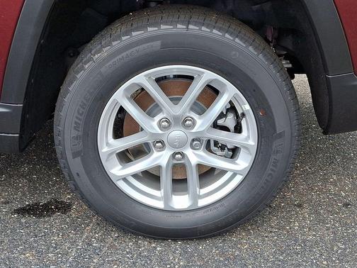 Velvet Red Pearlcoat 2025 Jeep Grand Cherokee L Laredo