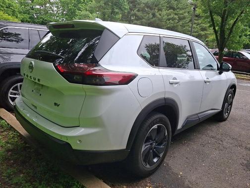 Pearl 2024 Nissan Rogue SV