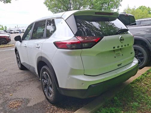 Pearl 2024 Nissan Rogue SV