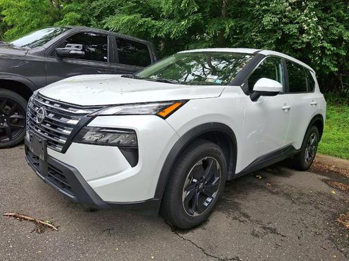 Pearl 2024 Nissan Rogue SV