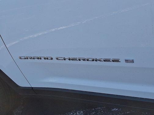 Bright White Clearcoat 2026 Jeep Grand Cherokee Laredo X