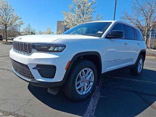 Bright White Clearcoat 2026 Jeep Grand Cherokee Laredo X
