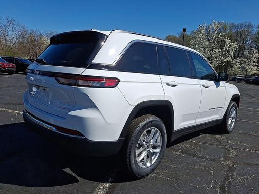 Bright White Clearcoat 2026 Jeep Grand Cherokee Laredo X