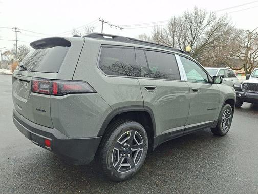 Sting Gray Clearcoat 2026 Jeep Cherokee LAREDO/LIMITED