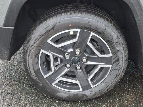Sting Gray Clearcoat 2026 Jeep Cherokee LAREDO/LIMITED