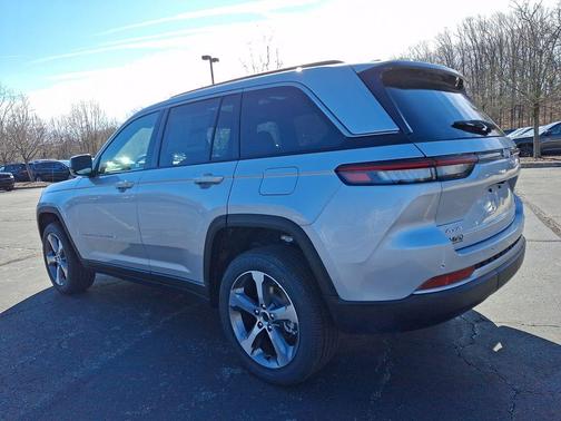 Silver Zynith 2026 Jeep Grand Cherokee Limited
